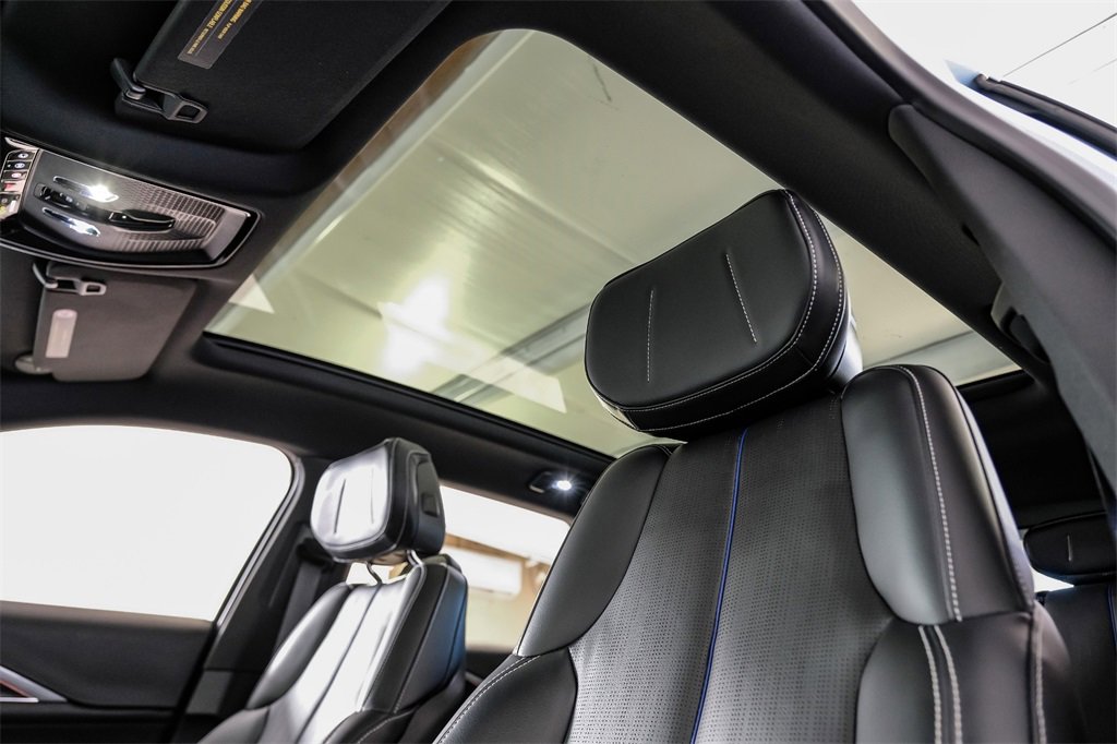 Used 2024 Cadillac Lyriq Luxury image 6