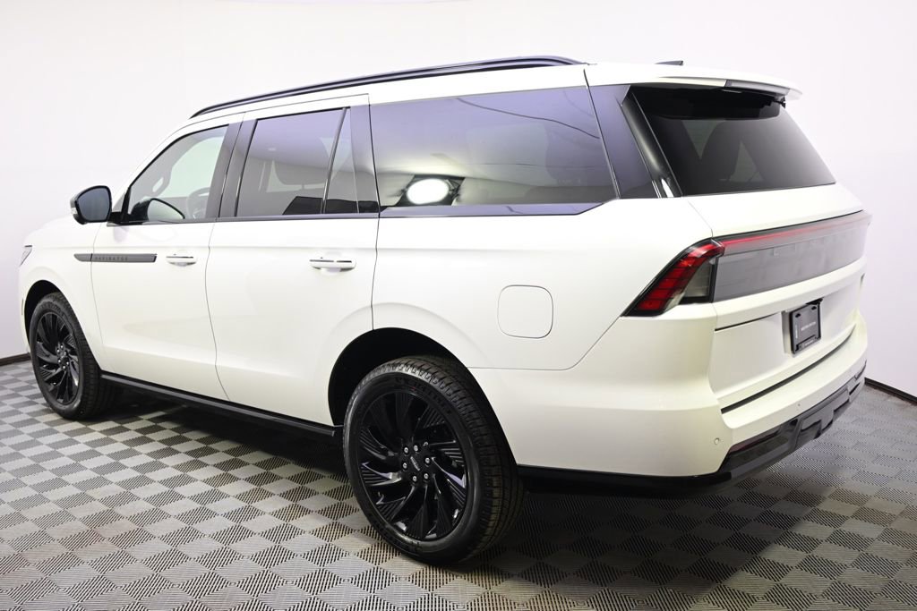 New 2026 Lincoln Navigator Reserve w/ Jet Appearance Package image 3