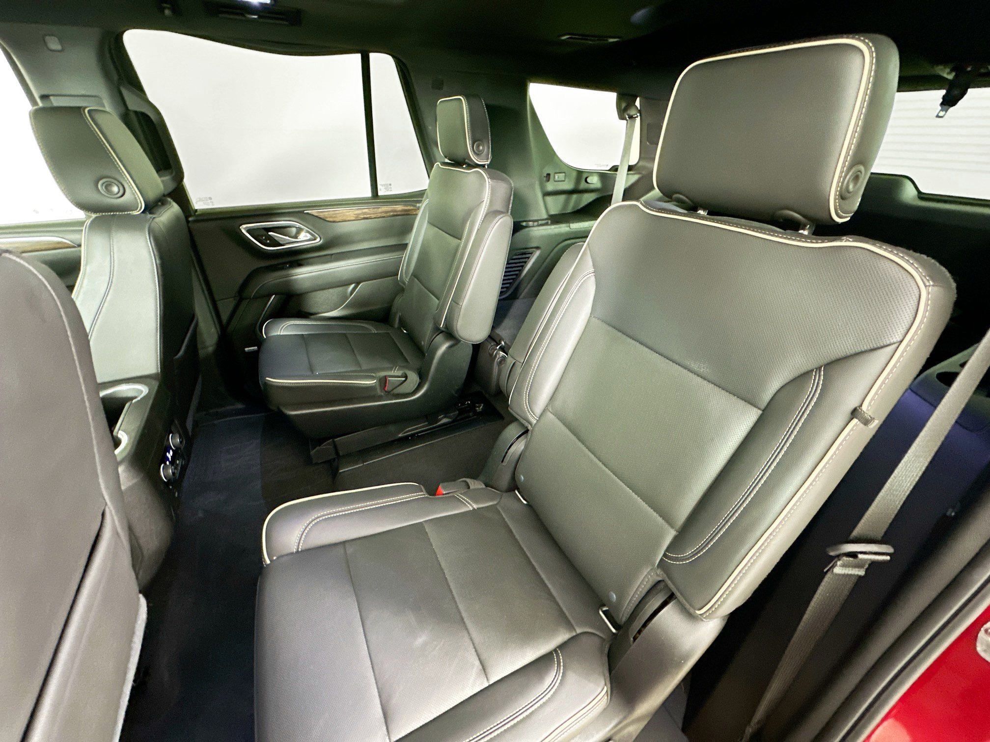 Used 2021 Chevrolet Tahoe Premier w/ Premium Package AWD/4WD image 32