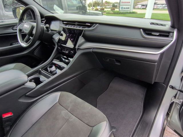 Used 2024 Jeep Grand Cherokee L Altitude AWD/4WD image 27