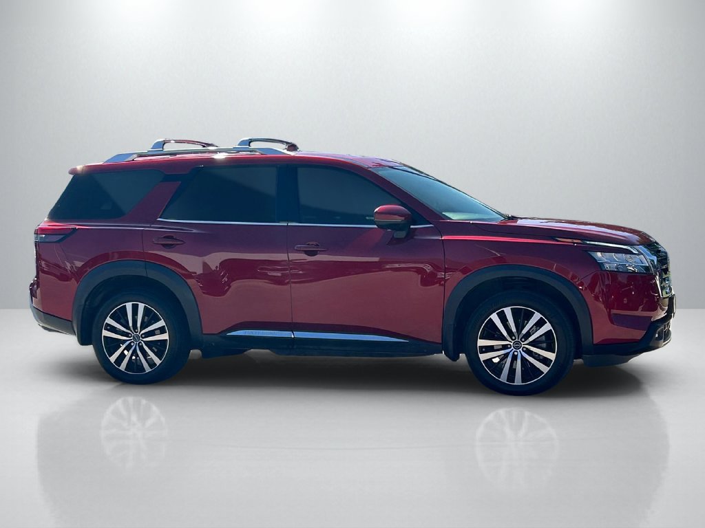 Used 2024 Nissan Pathfinder Platinum FWD image 4