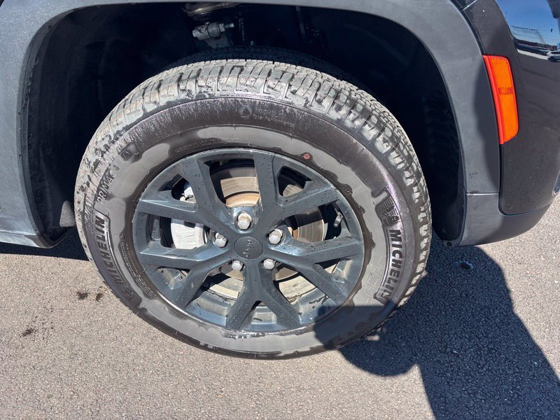 Used 2025 Jeep Grand Cherokee Altitude AWD/4WD image 16