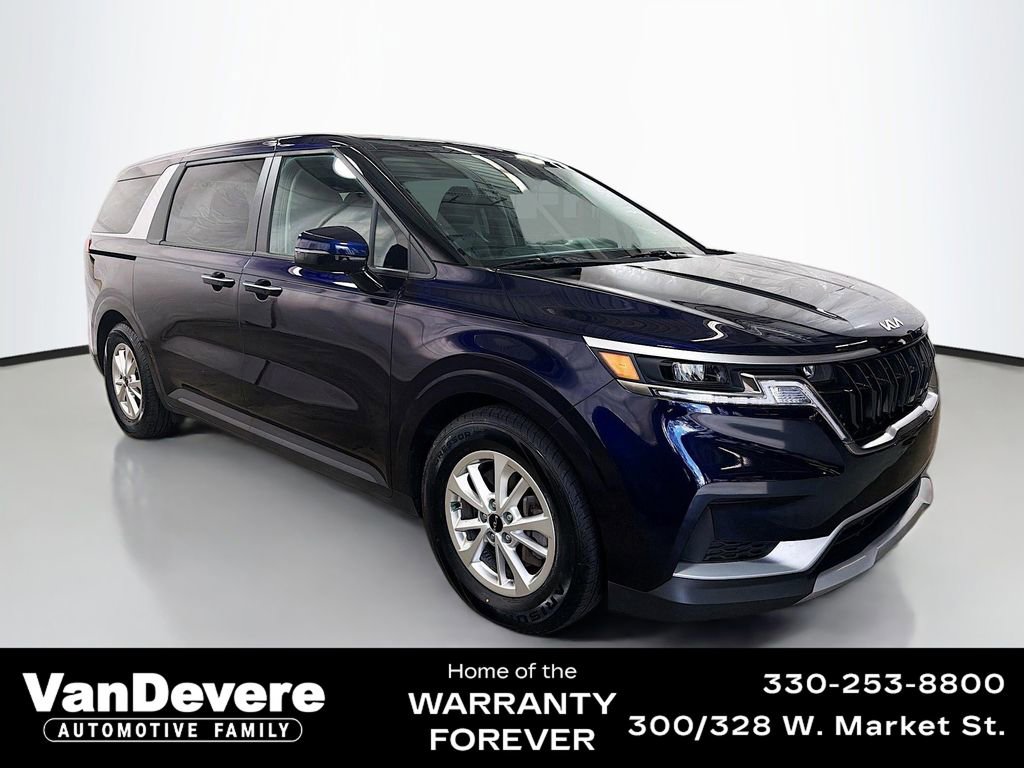 Used 2023 Kia Carnival LX FWD image 1