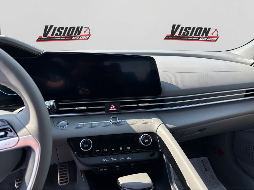 Certified 2025 Hyundai Elantra SEL image 26