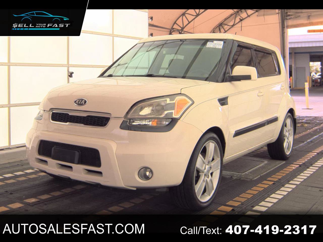 Used 2011 Kia Soul ! image 1
