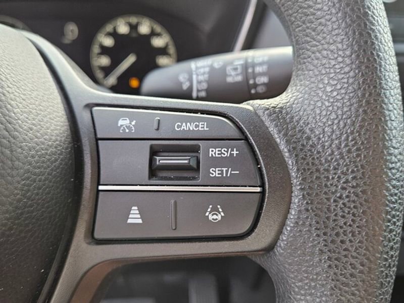 Used 2025 Honda CR-V LX image 27