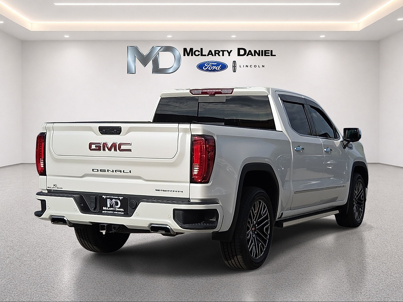 Used 2024 GMC Sierra 1500 Denali w/ Denali Reserve Package AWD/4WD image 5