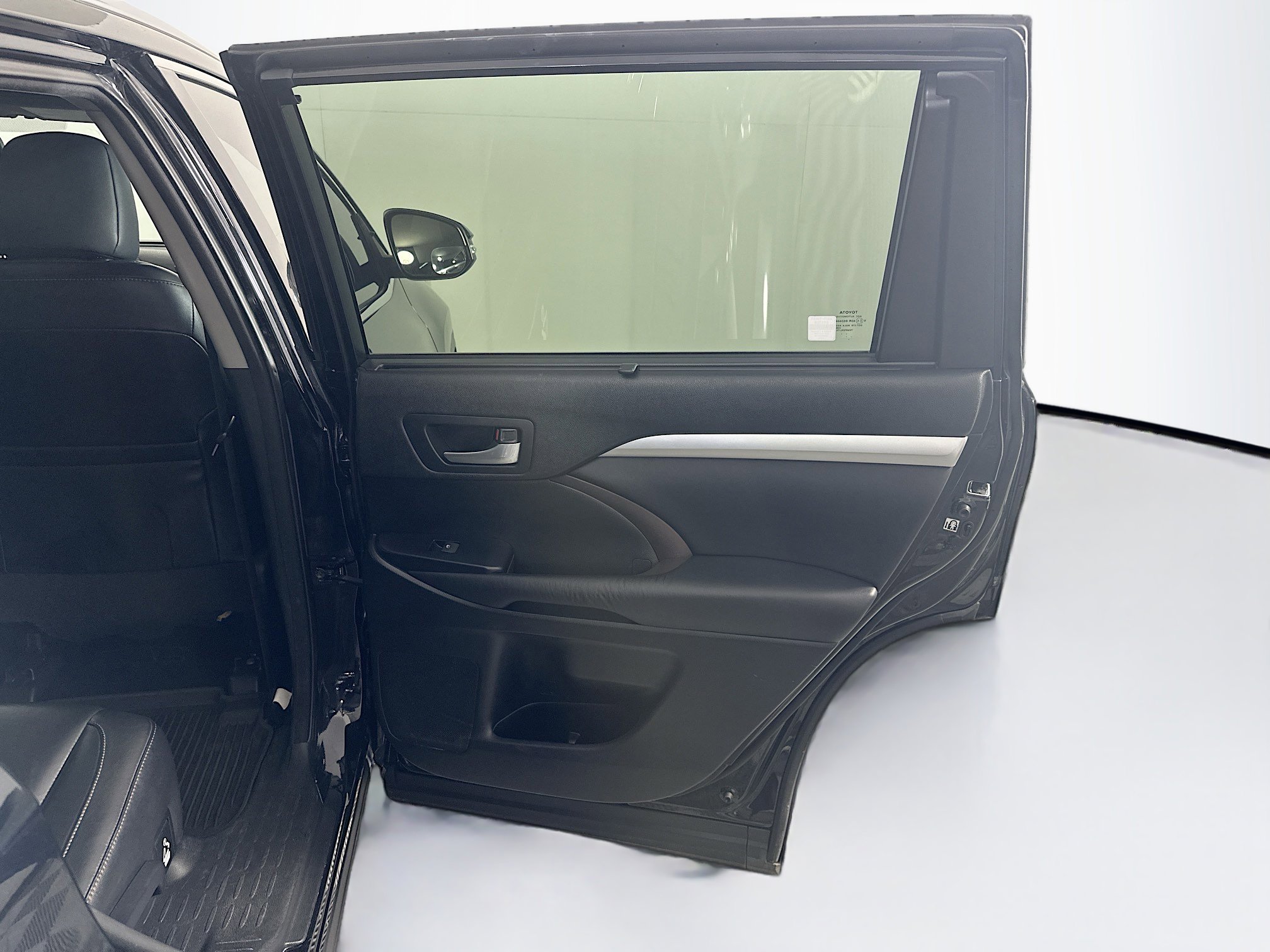 Used 2016 Toyota Highlander XLE image 33