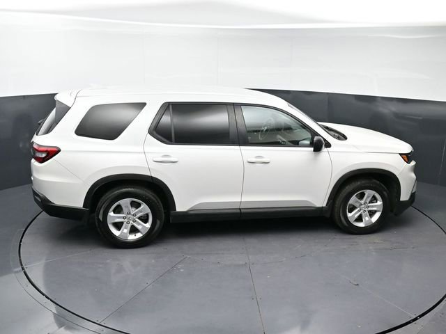 Used 2023 Honda Pilot LX image 12