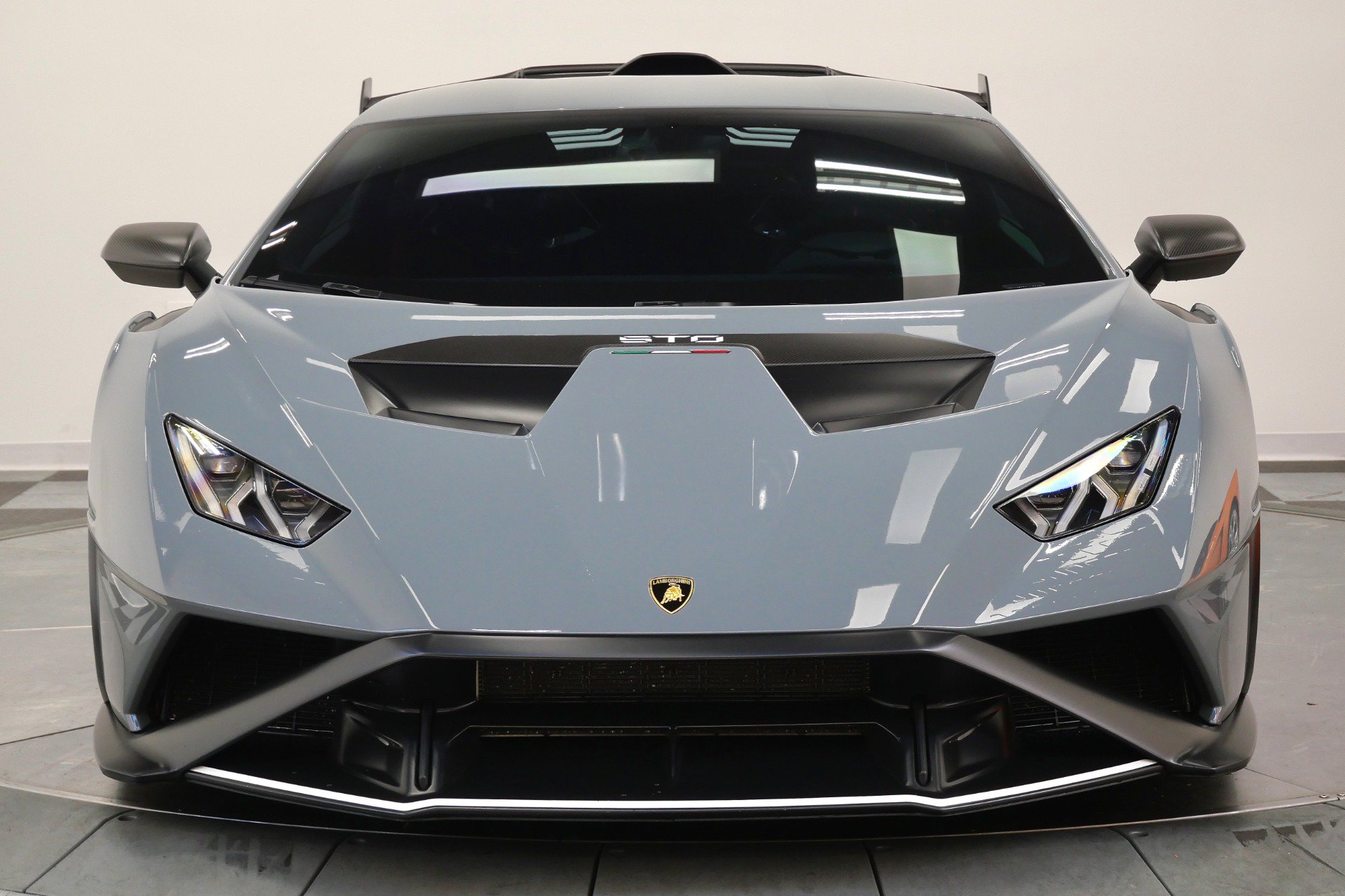 Used 2022 Lamborghini Huracan STO RWD image 4