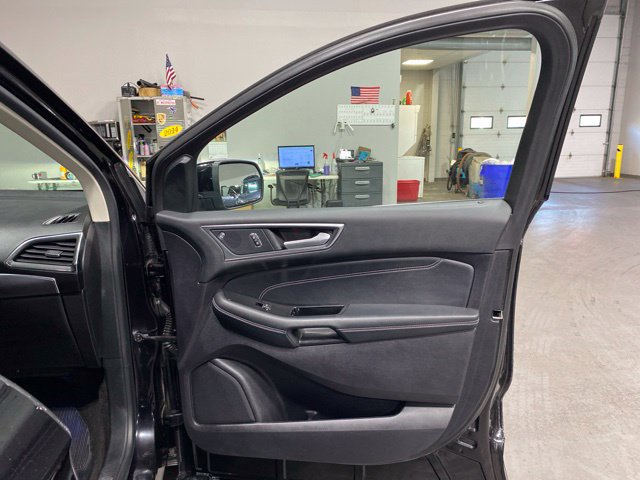 Used 2019 Ford Edge Titanium w/ Equipment Group 301A AWD/4WD image 29