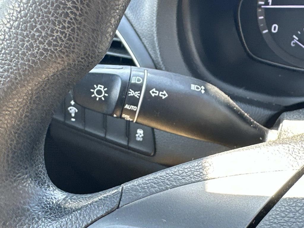 Used 2019 Hyundai Elantra GT FWD image 25