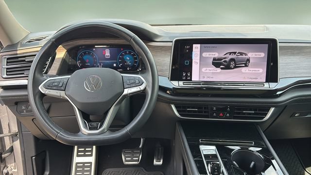 Used 2024 Volkswagen Atlas SEL Premium R-Line AWD/4WD image 9
