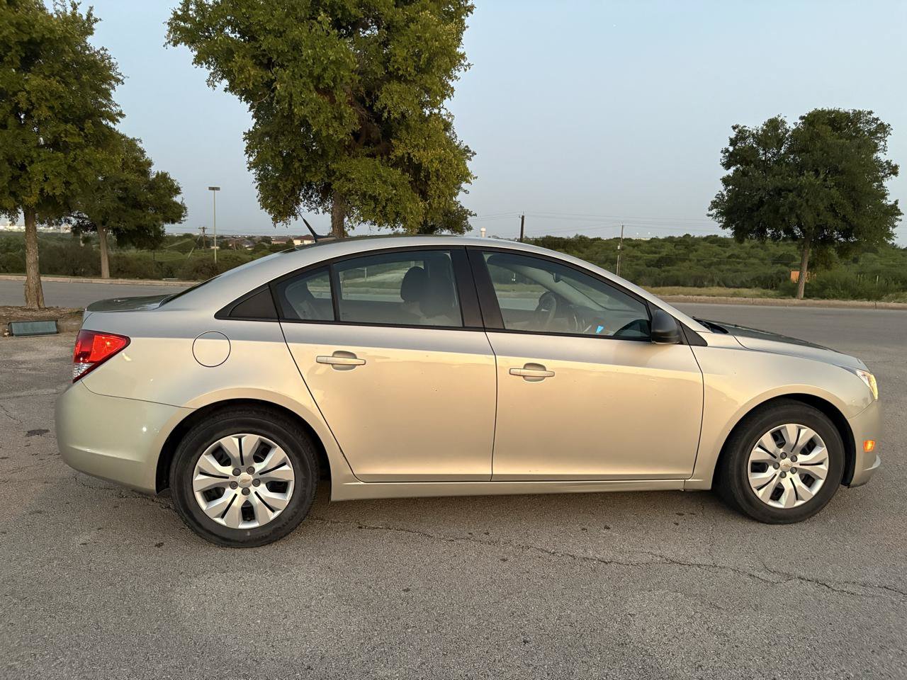 Used 2013 Chevrolet Cruze LS FWD image 23