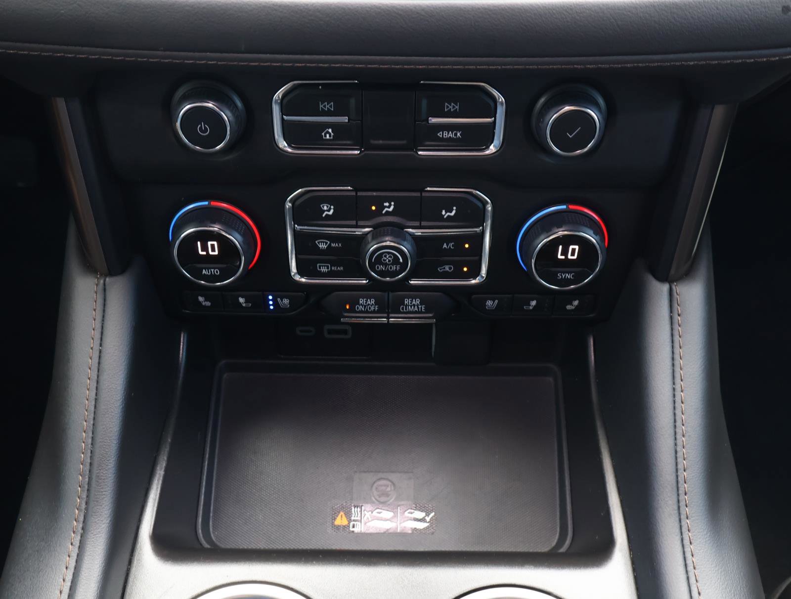 Used 2024 Chevrolet Suburban High Country image 33