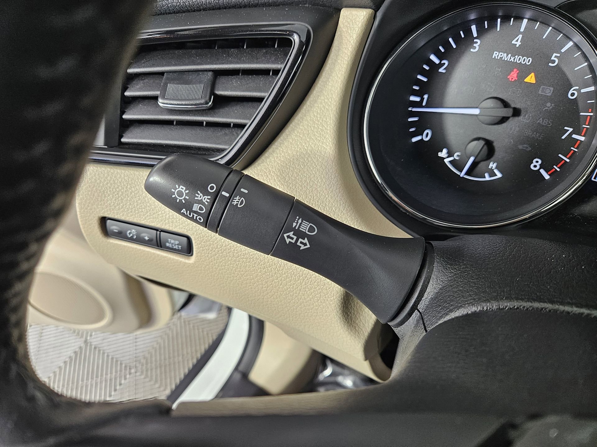 Used 2018 Nissan Rogue SL w/ Premium Package AWD/4WD image 25
