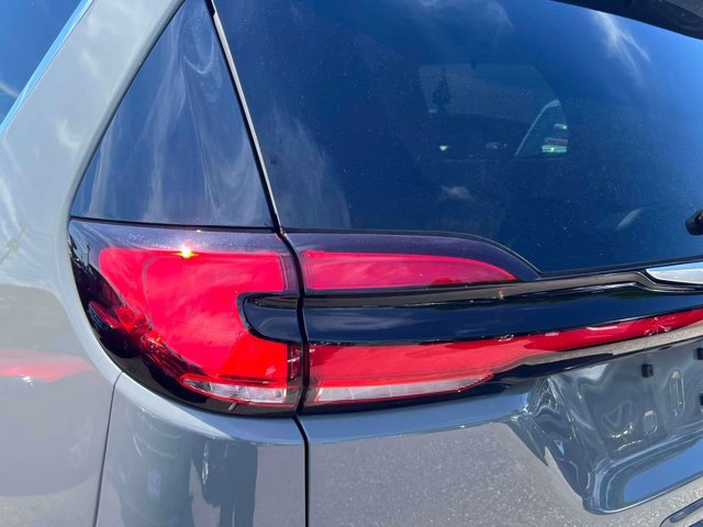 Used 2021 Chrysler Pacifica Touring-L w/ Uconnect Theater Family Group AWD/4WD image 10