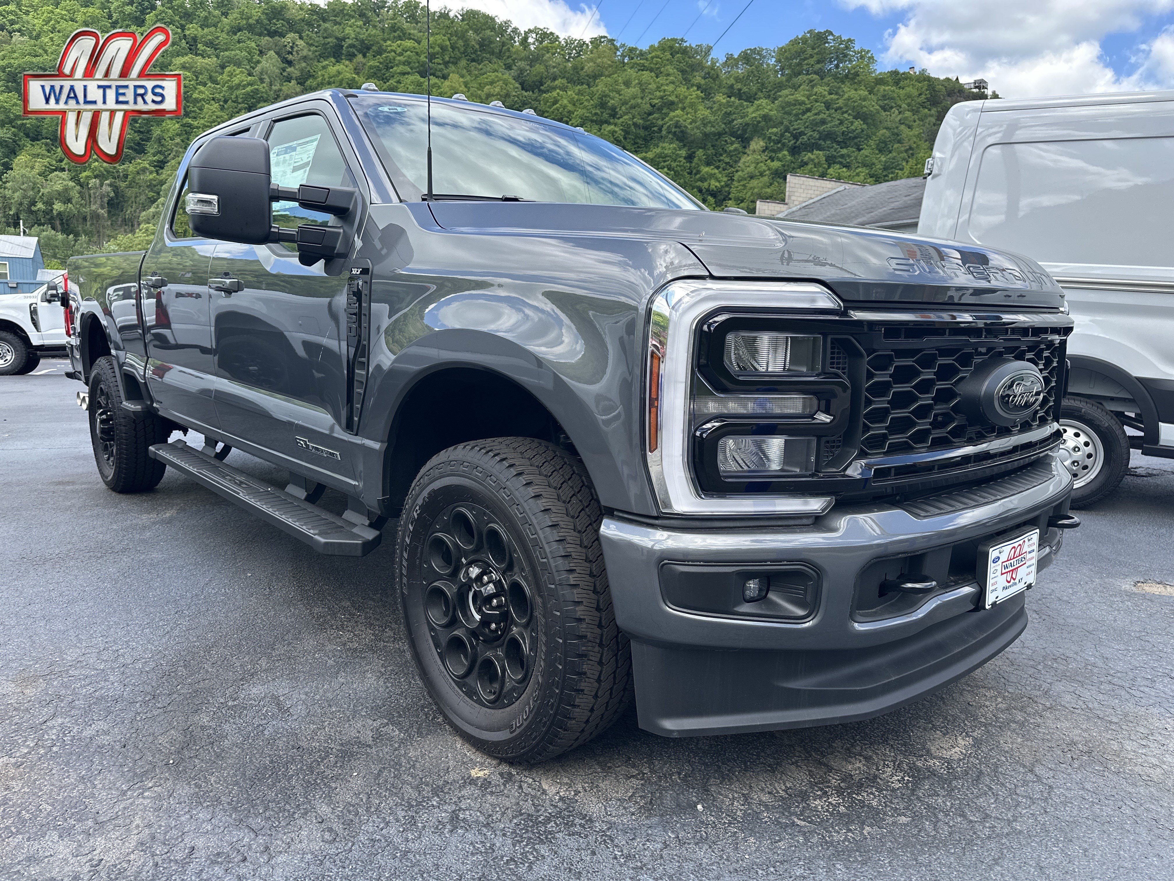 New 2026 Ford F250 XLT w/ XLT Premium Package AWD/4WD image 1