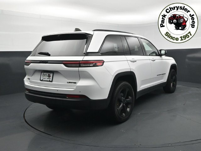 Used 2023 Jeep Grand Cherokee Limited w/ Luxury Tech Group II AWD/4WD image 5