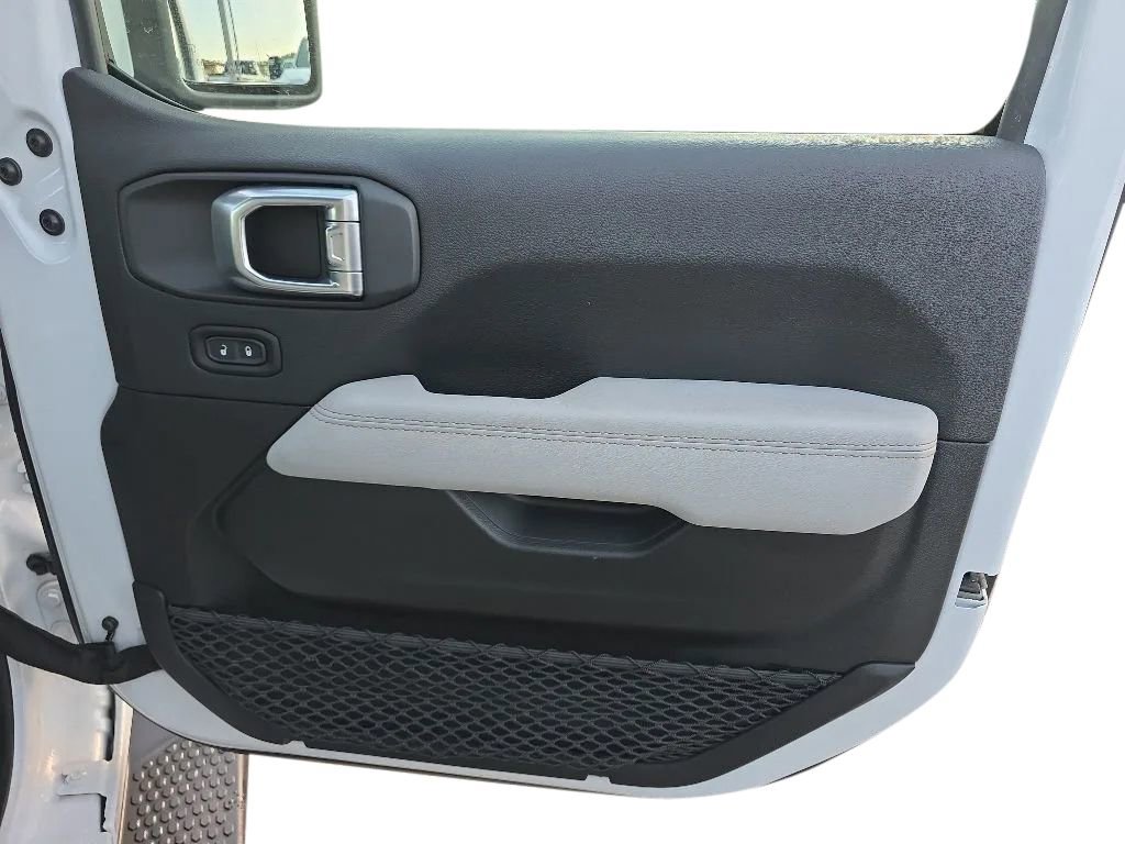 Used 2021 Jeep Wrangler Unlimited Sahara AWD/4WD image 19