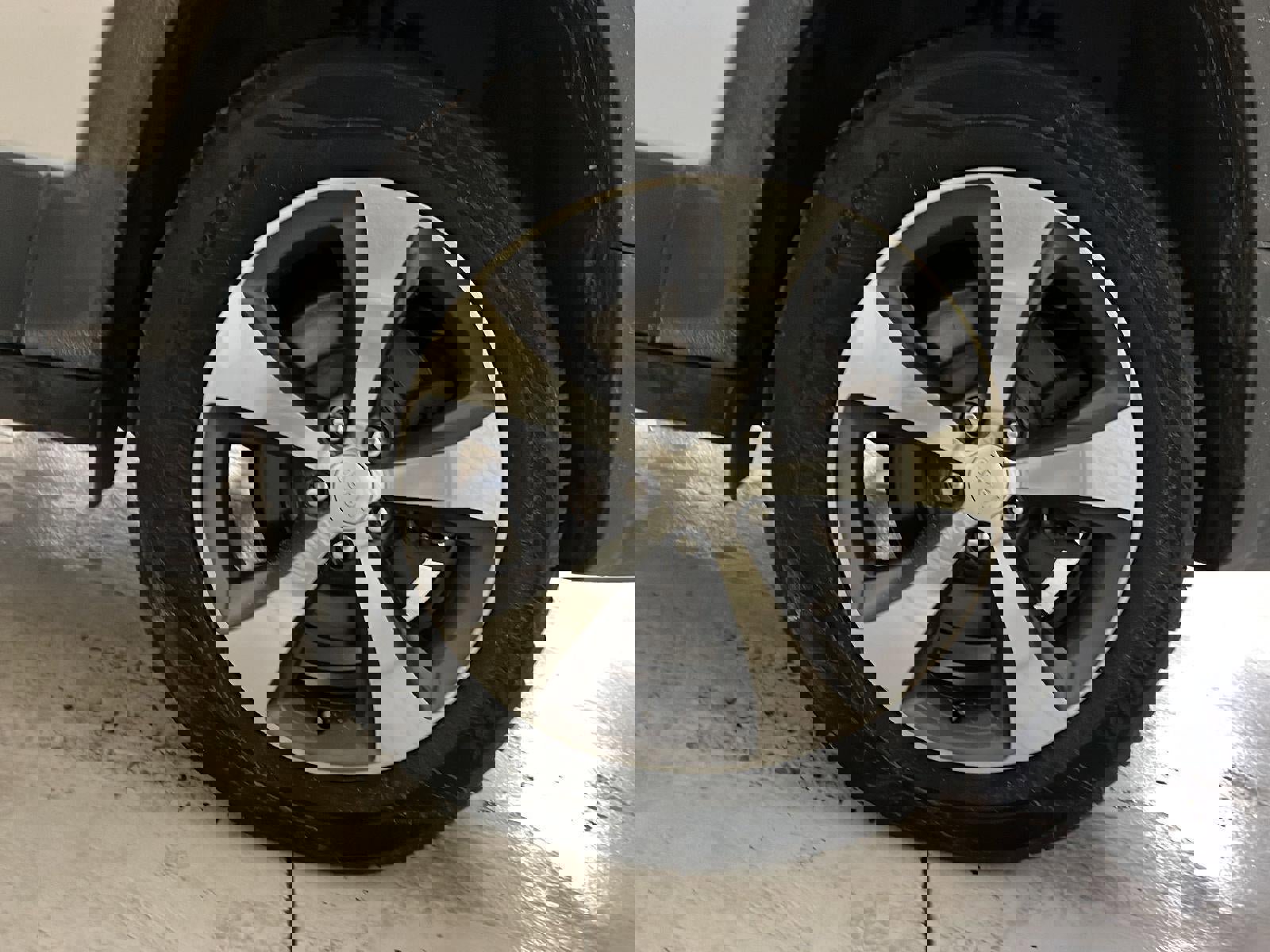 Used 2019 Jeep Cherokee Limited image 28