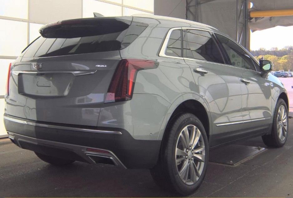 Used 2024 Cadillac XT5 Premium Luxury w/ Technology Package FWD image 3