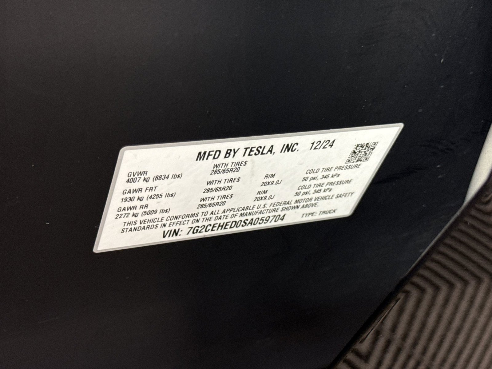 Used 2025 Tesla Cybertruck AWD Crew Cab image 30