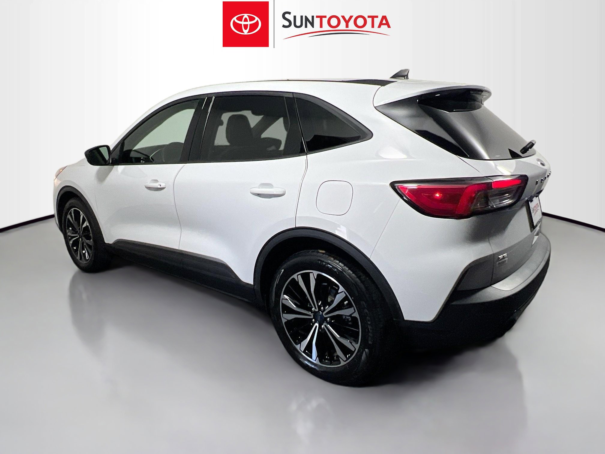 Used 2022 Ford Escape SE w/ SE Sport Appearance Package FWD image 6