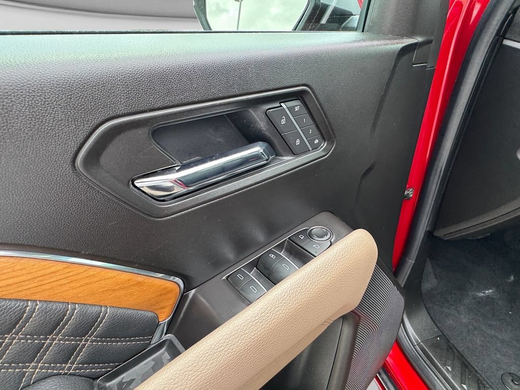 Used 2025 GMC Canyon Denali AWD/4WD image 19