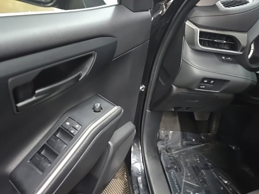 Used 2023 Toyota Highlander LE AWD/4WD image 27