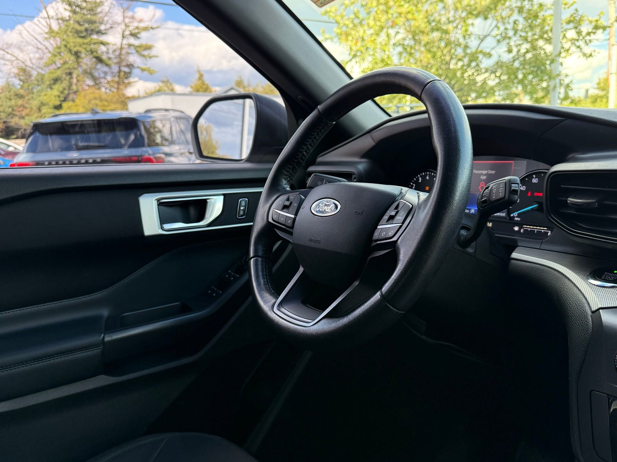 Used 2020 Ford Explorer XLT image 17