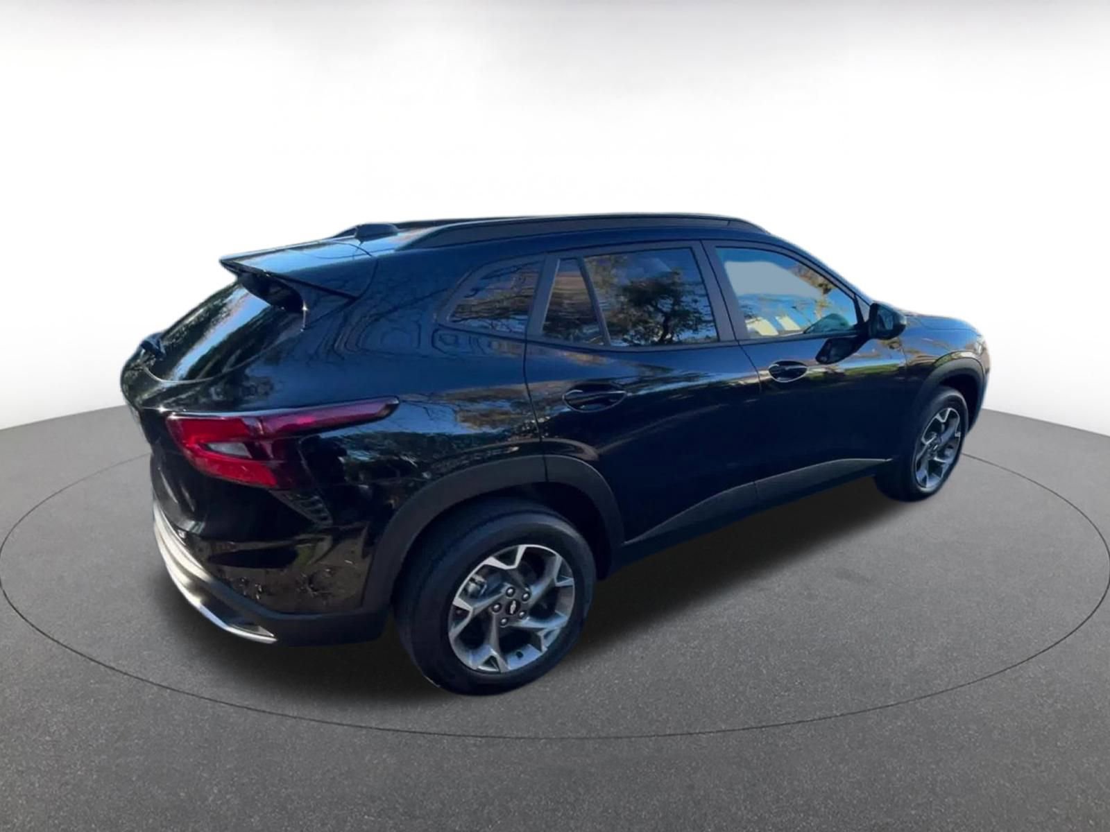 Used 2025 Chevrolet Trax LT w/ LT Convenience Package image 15