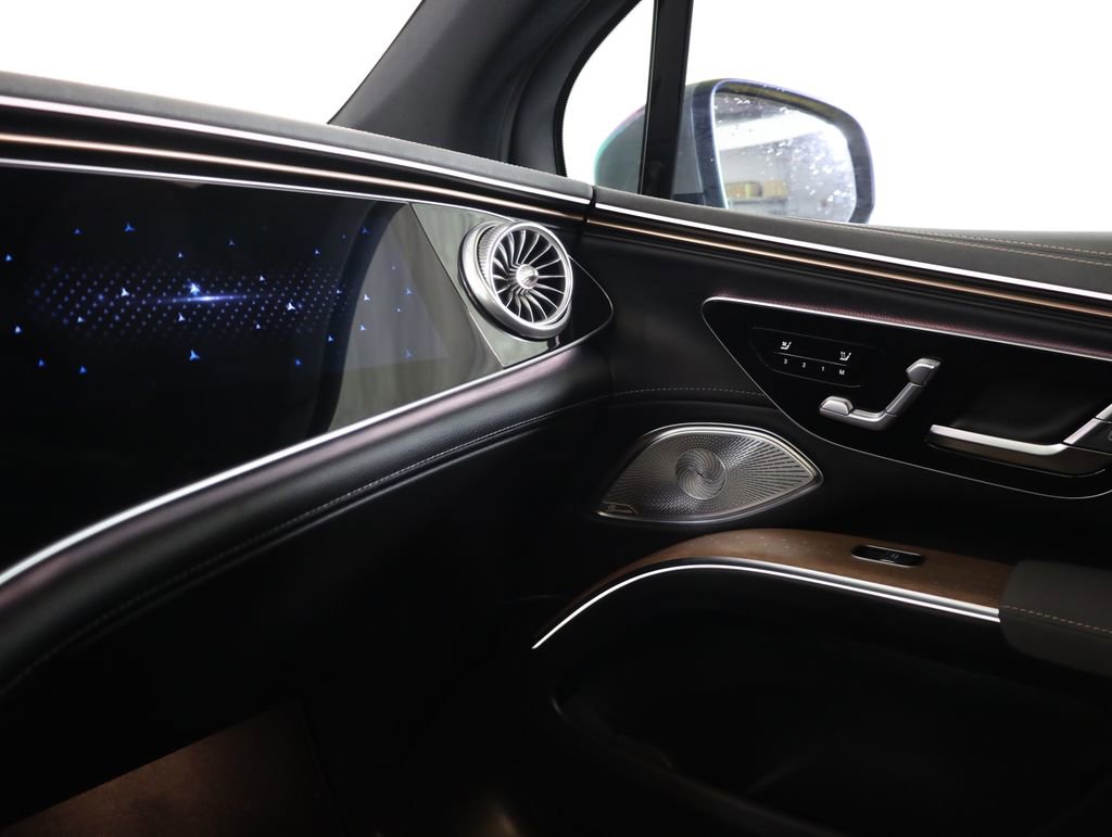 Used 2023 Mercedes-Benz EQS 580 4MATIC SUV image 18