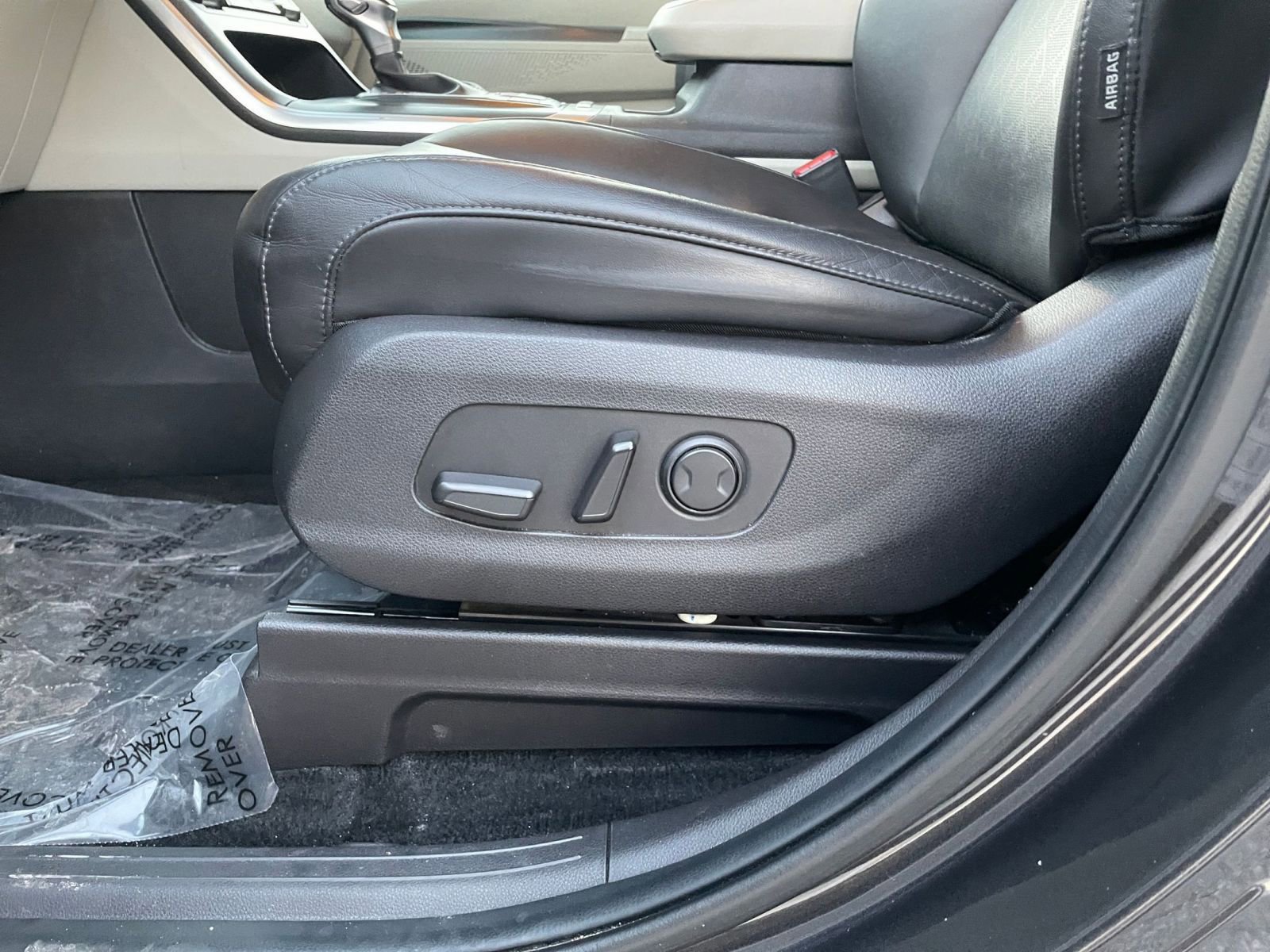 Used 2023 Kia Carnival LX image 24