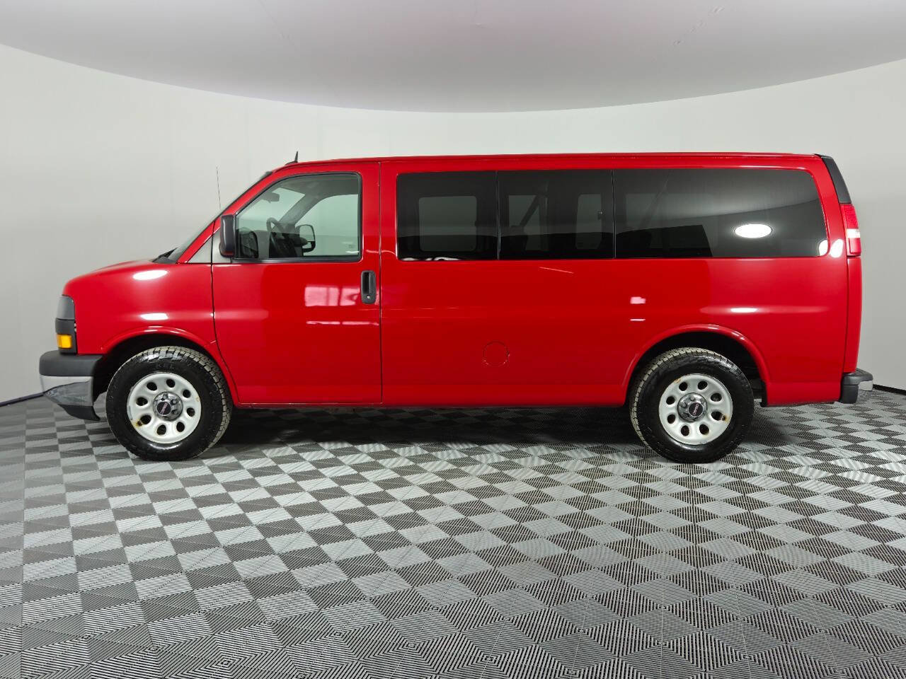 Used 2014 GMC Savana 1500 LT w/ LT Preferred Equipment Group AWD/4WD image 4