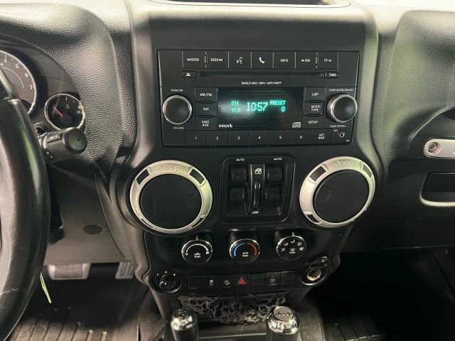 Used 2014 Jeep Wrangler Unlimited Sahara w/ Max Tow Package image 10