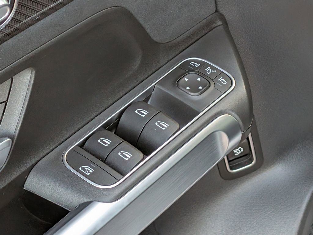 Certified 2022 Mercedes-Benz GLB 35 AMG 4MATIC image 19