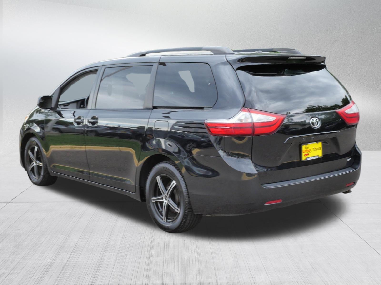 Used 2016 Toyota Sienna LE FWD image 5