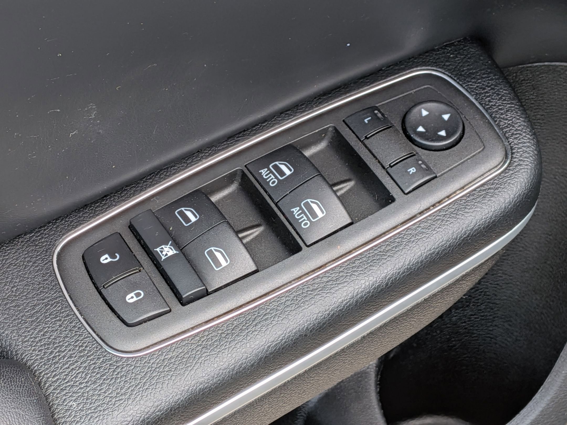 Used 2022 Dodge Charger SXT w/ Leather Interior Group RWD image 13