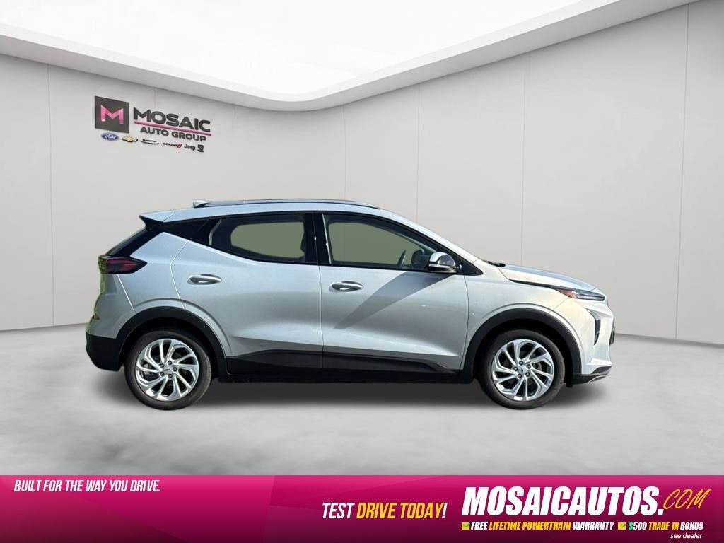 Used 2023 Chevrolet Bolt EUV LT w/ Driver Confidence Package FWD image 8