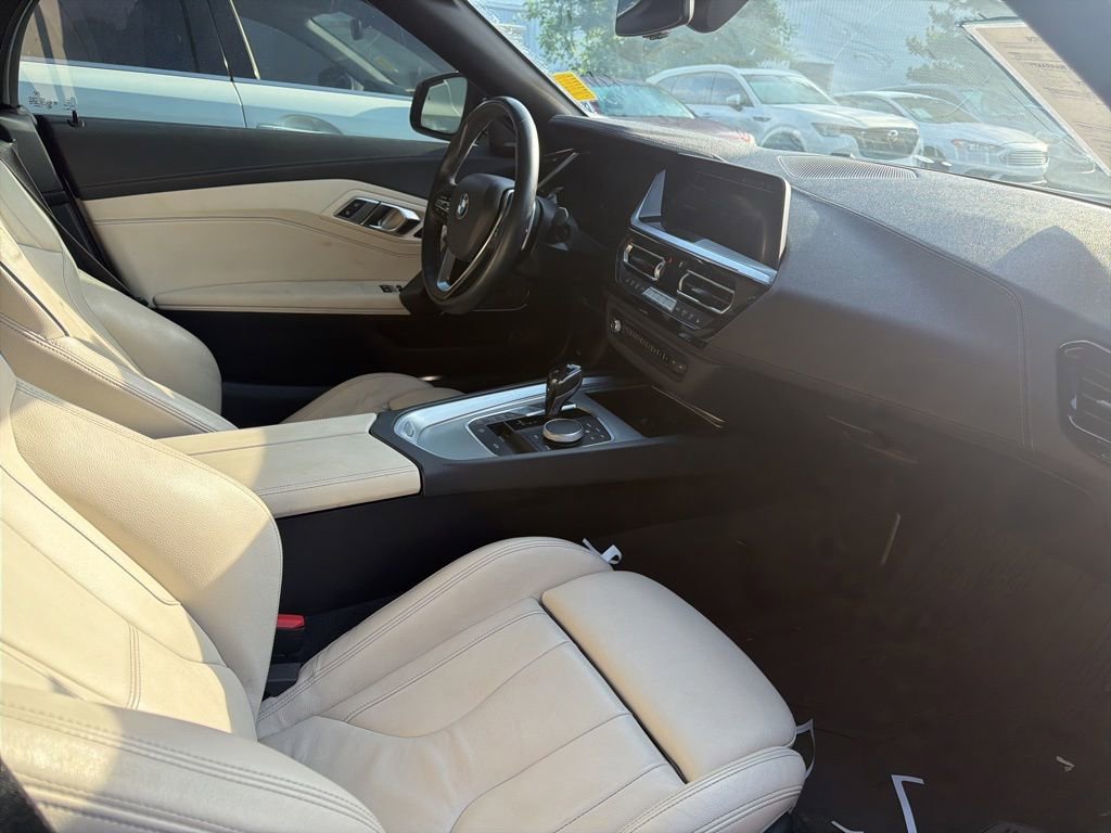 Used 2019 BMW Z4 sDrive30i w/ Executive Package RWD image 5