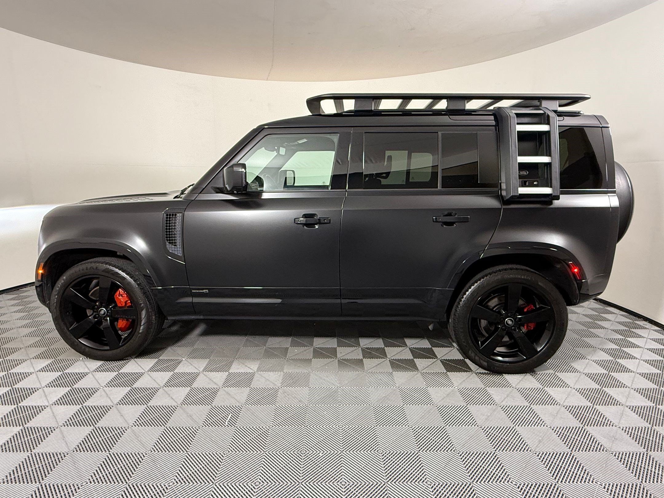 Used 2024 Land Rover Defender 110 X AWD/4WD image 2