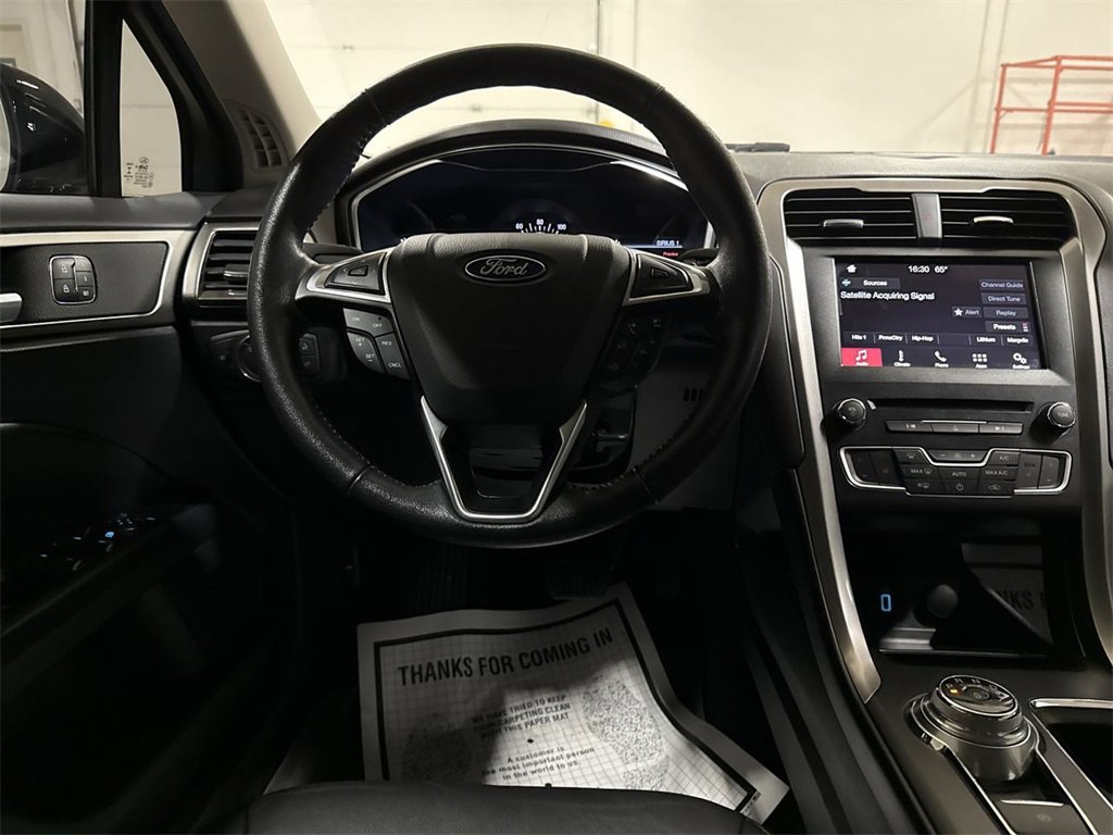 Used 2017 Ford Fusion SE w/ Fusion SE Technology Package image 20