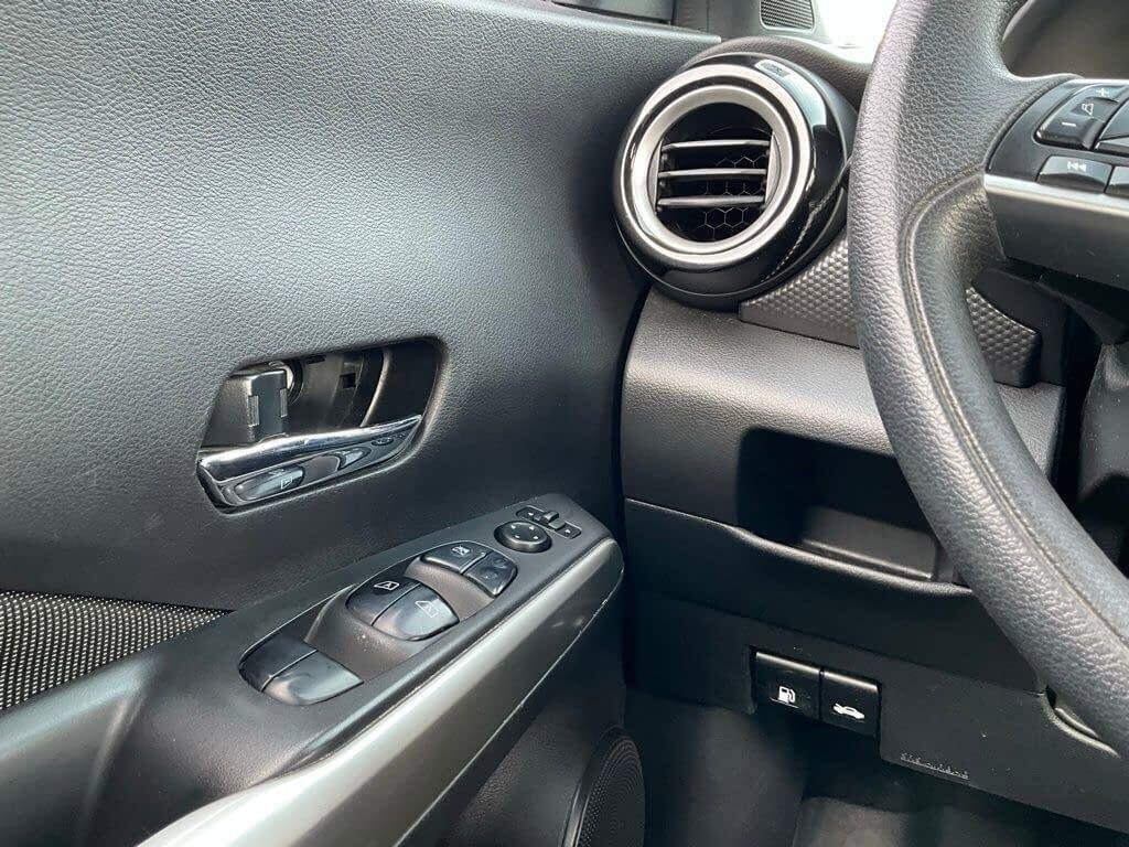 Used 2020 Nissan Kicks SV image 23