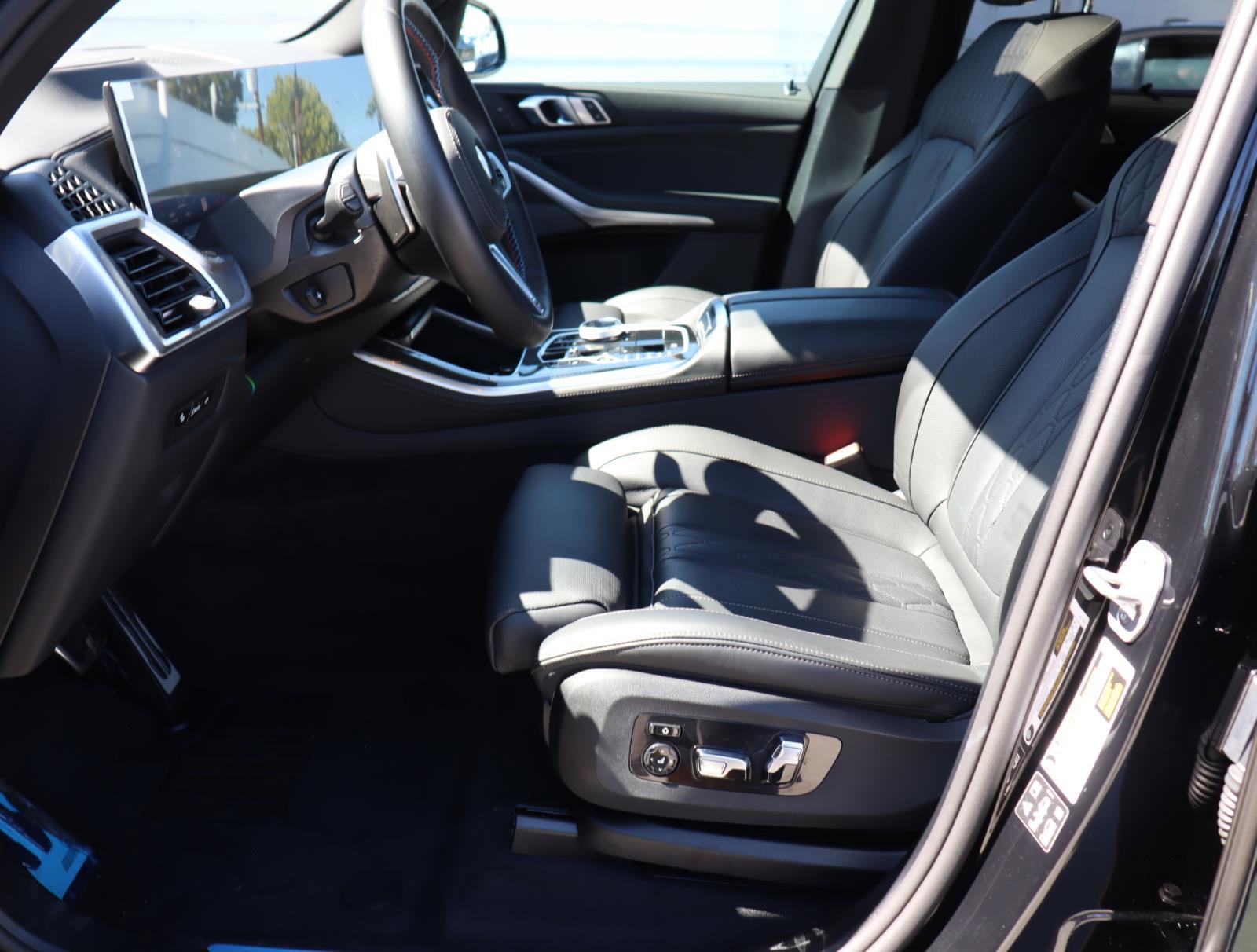 Used 2026 BMW X5 M60i w/ Executive Package image 18