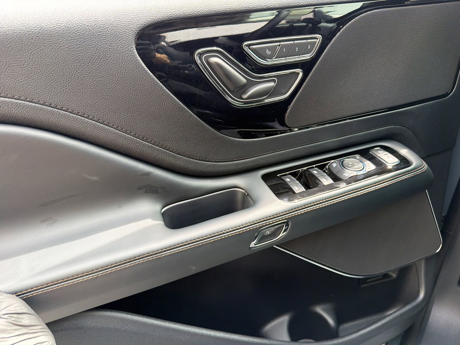 New 2026 Lincoln Aviator AWD image 37