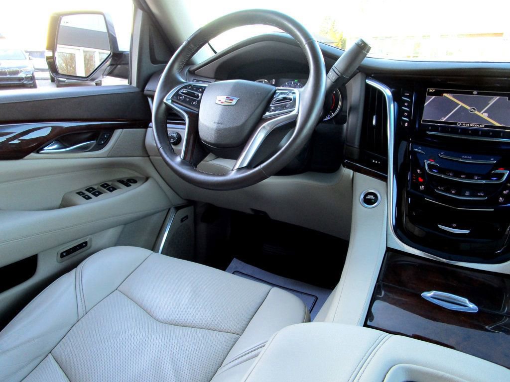 Used 2017 Cadillac Escalade ESV Luxury image 21