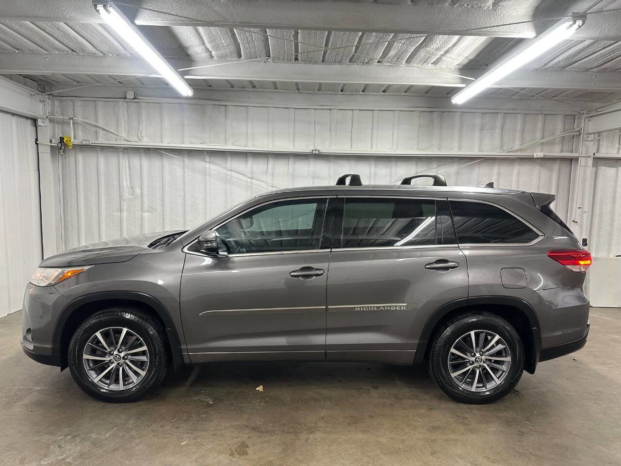Used 2018 Toyota Highlander XLE image 4