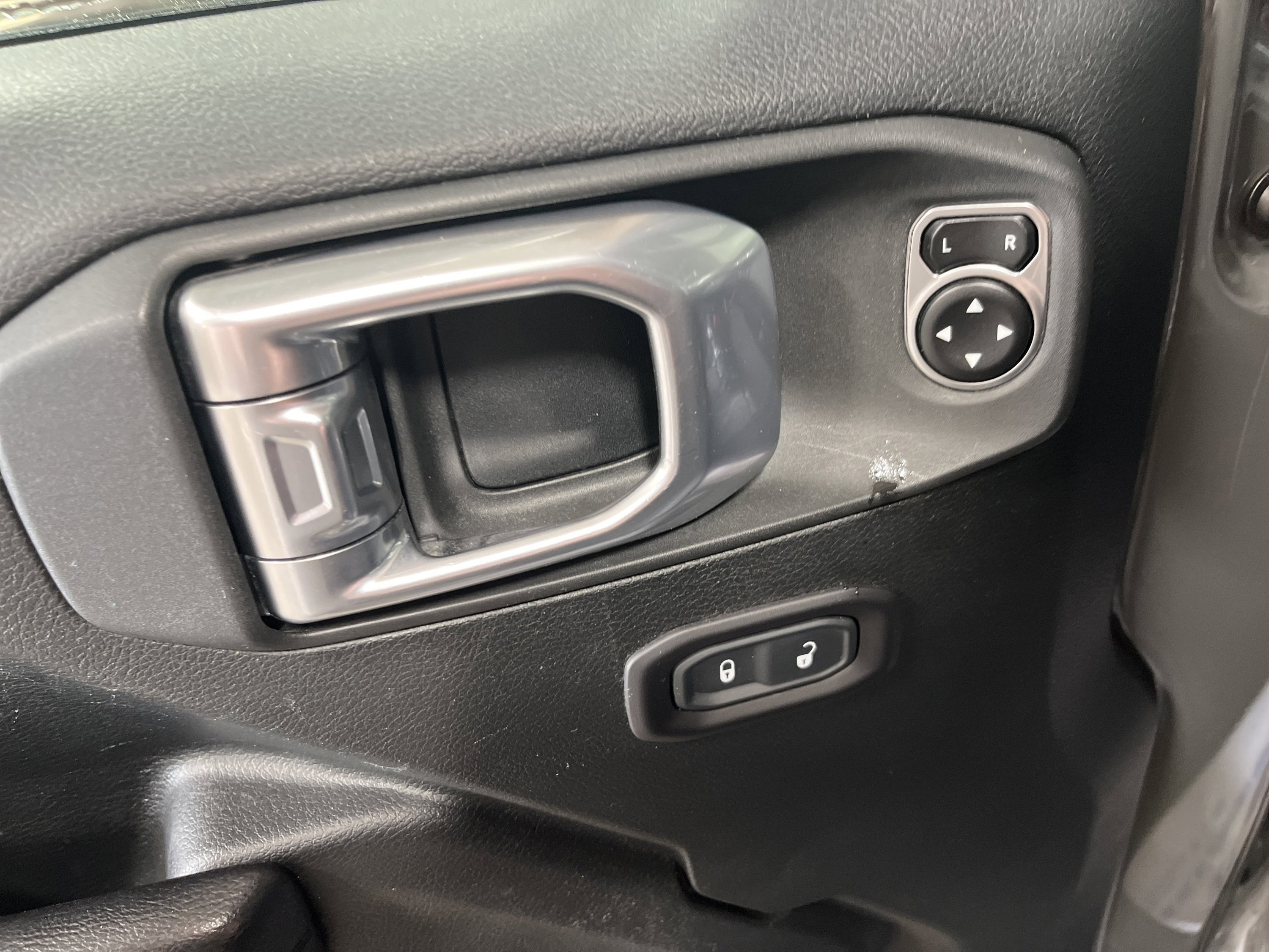 Used 2020 Jeep Gladiator Sport w/ Quick Order Package 24S AWD/4WD image 15