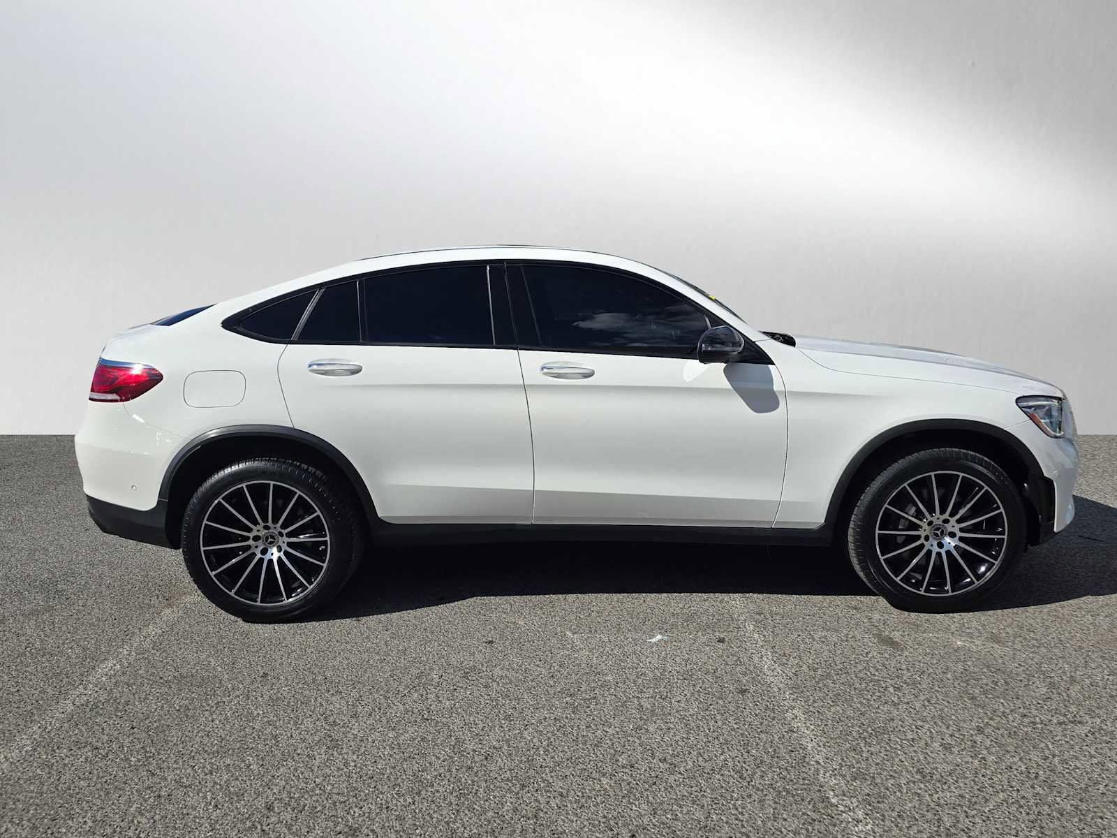 Used 2023 Mercedes-Benz GLC 300 4MATIC Coupe image 2
